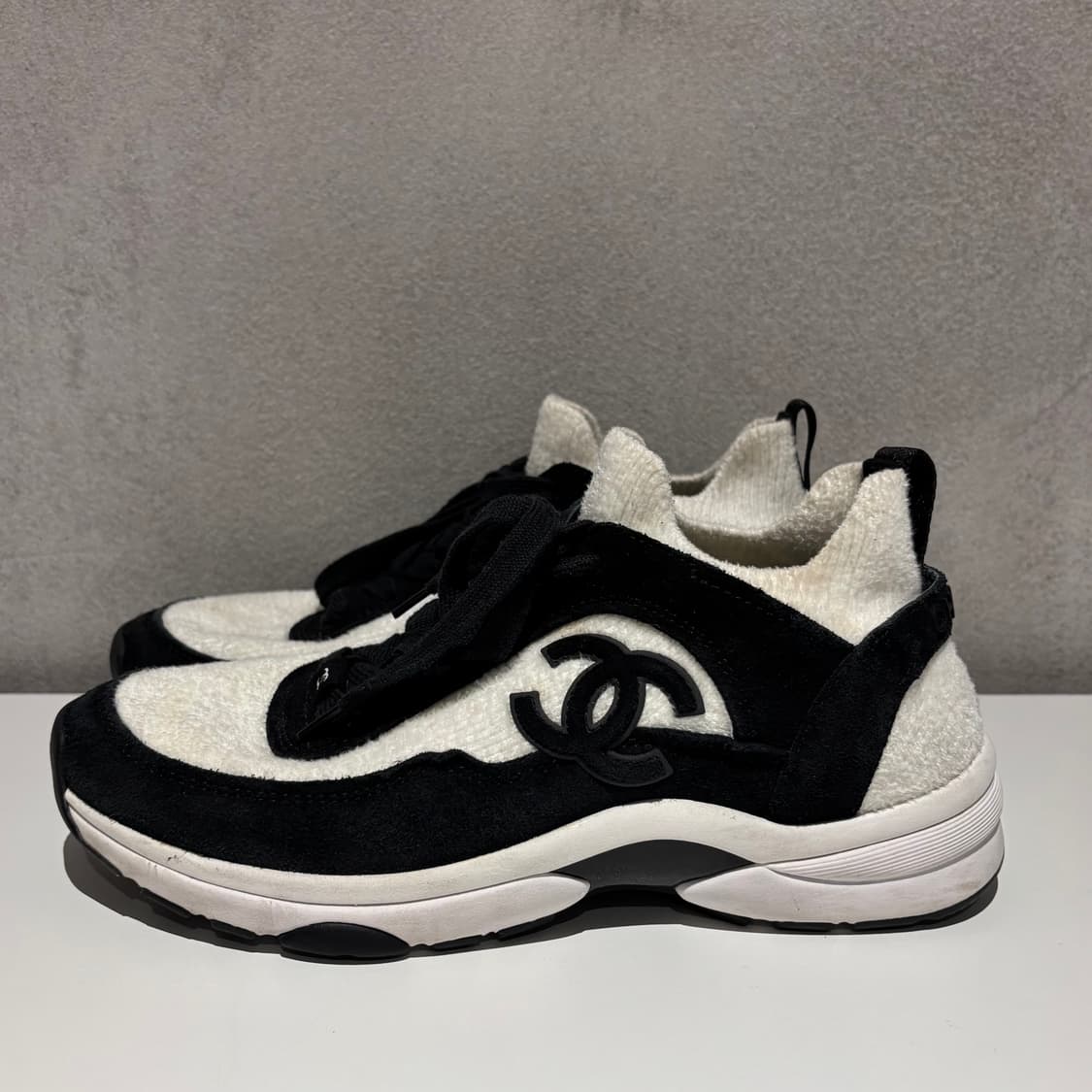 샤넬 CC 로고 러너 스니커즈 상품이미지2