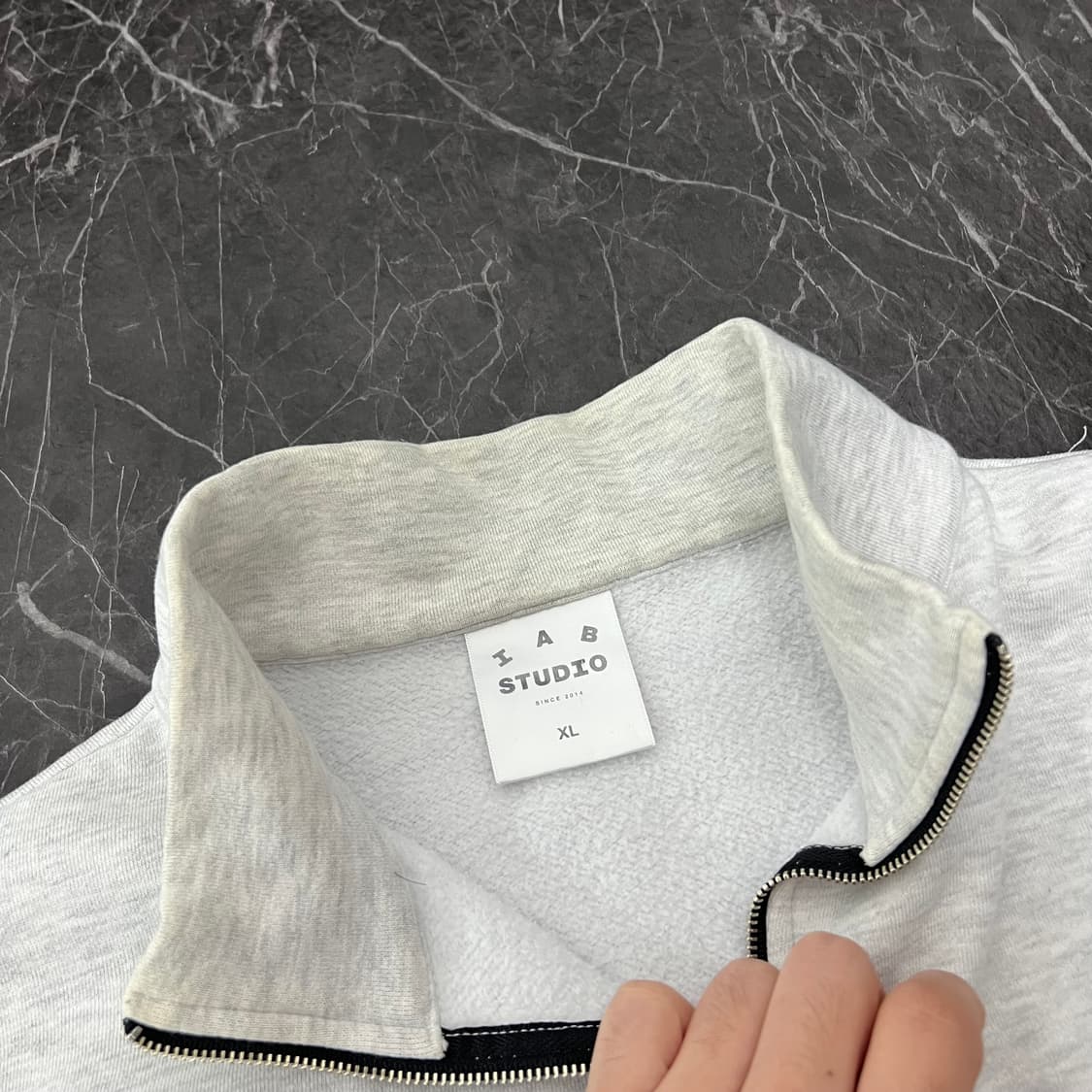 아이앱 스튜디오 하프 집업 라이트 그레이 상품이미지7