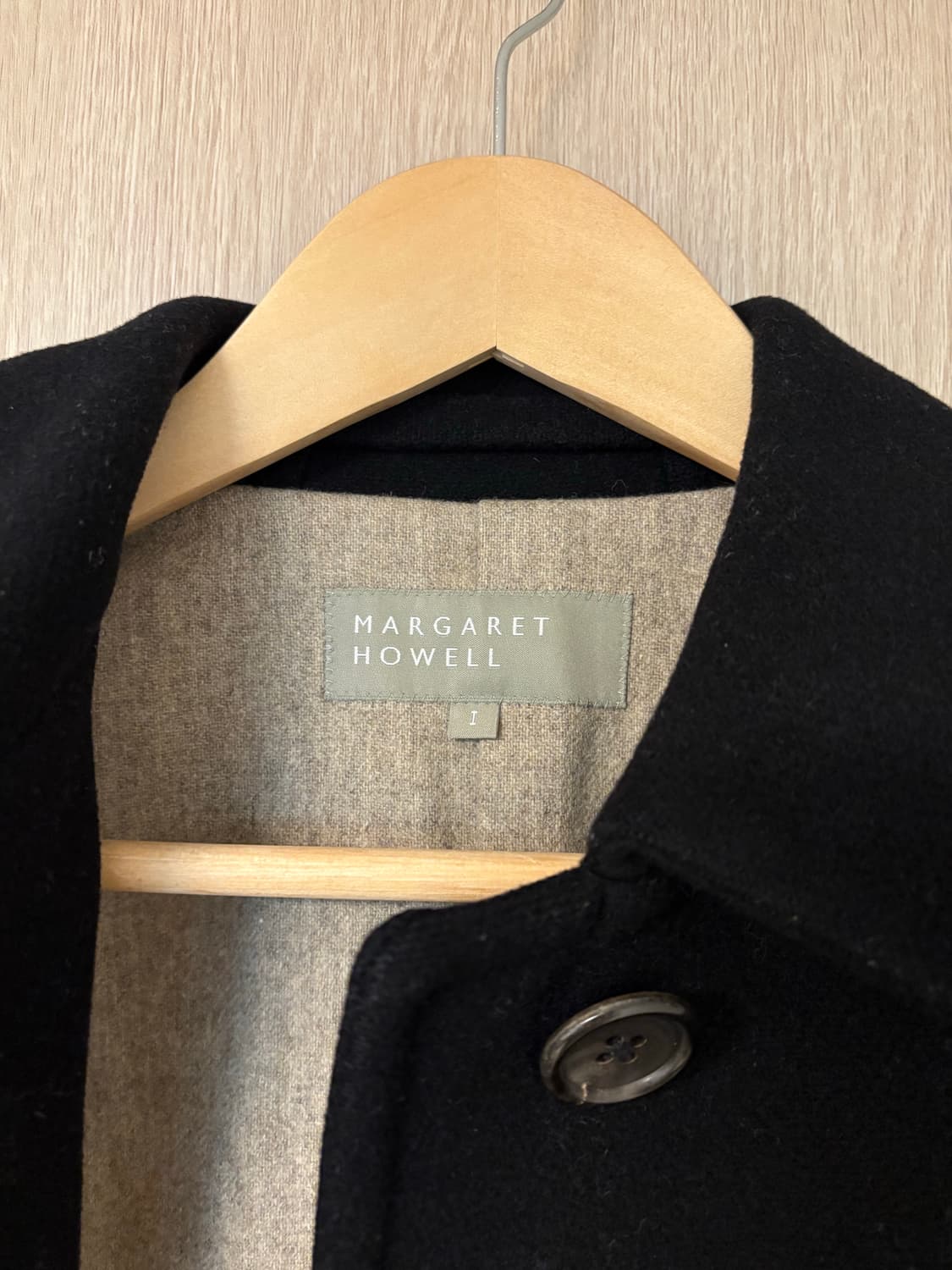 마가렛호웰 블랙 싱글코트  상품이미지3