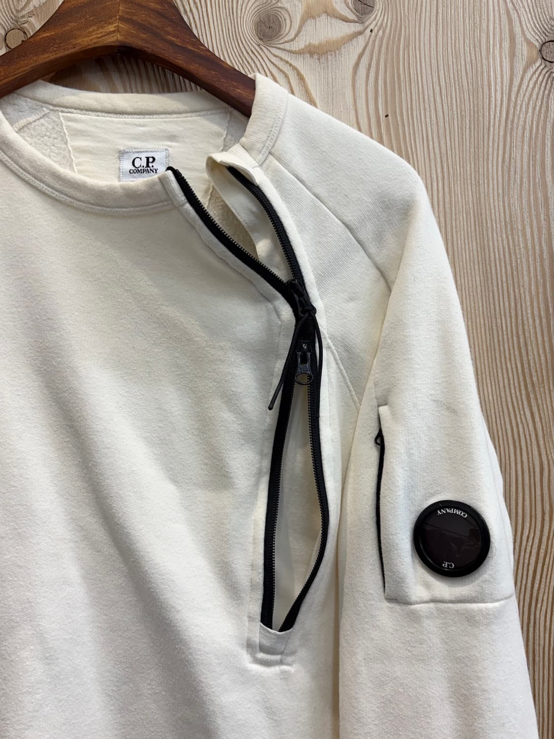 CP company 렌즈 투웨이 스웻셔츠 상품이미지5