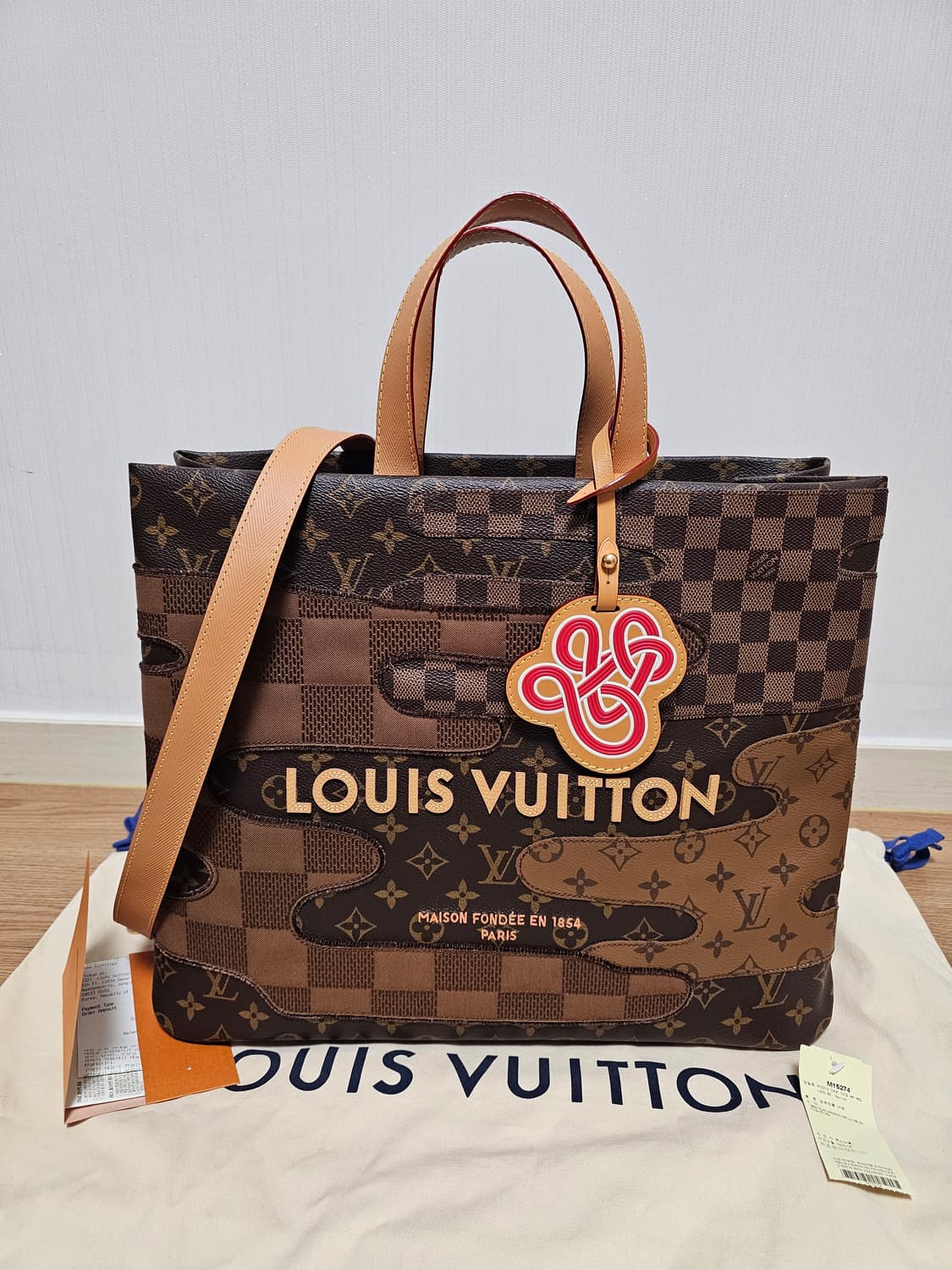 루이비통 니고x퍼렐 한정판 쇼퍼 토트백MM 크로스백 상품이미지5