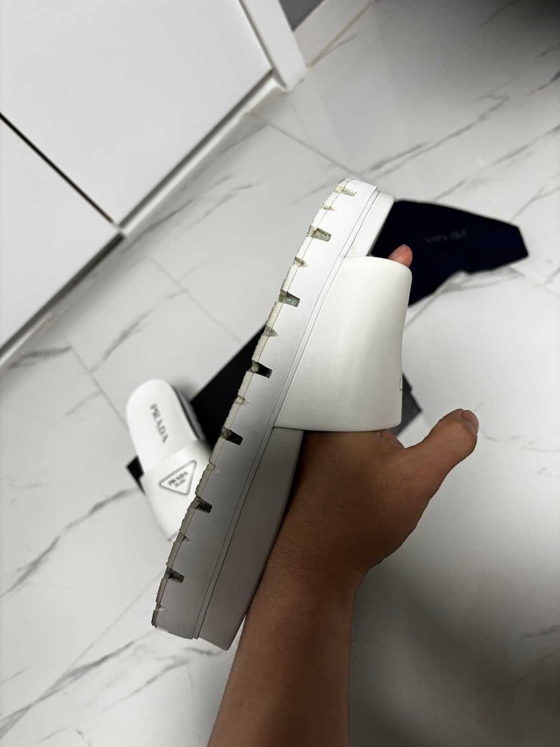 프라다 슬리퍼 판매합니다 상품이미지5