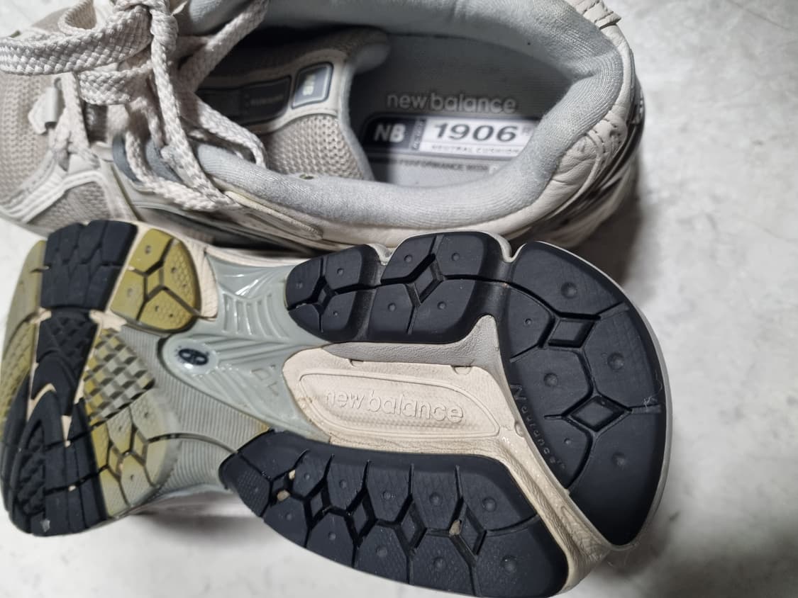 뉴발란스 1906R 스니커즈 상품이미지4