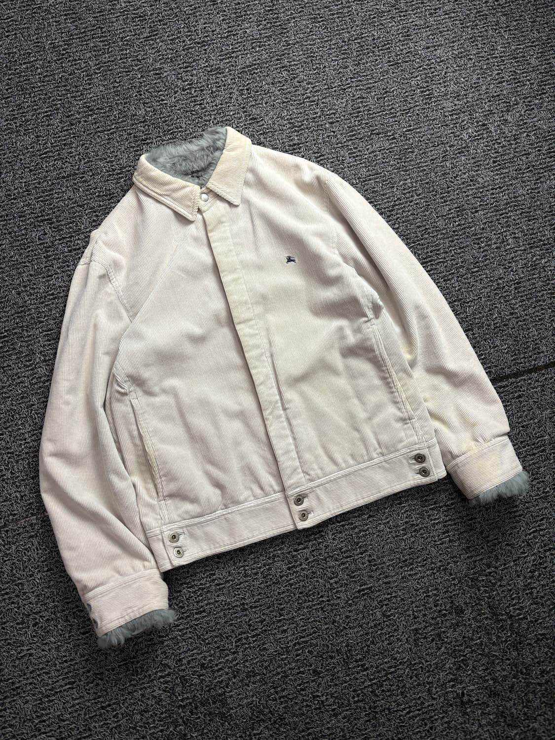 버버리 어센틱 아카이브 코듀로이 자켓 2266 상품이미지1