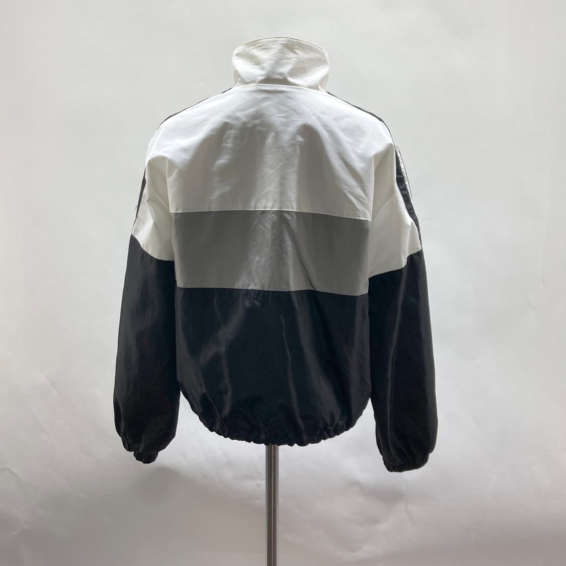 휠라 여성 바람막이숏자켓 90S 영구제 상품이미지3