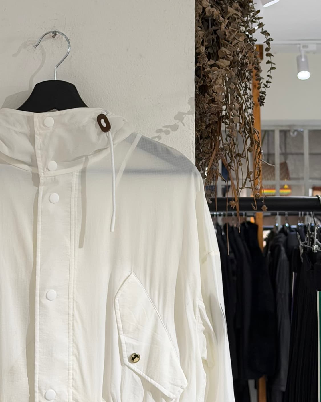 몽벨 화이트 나일론 후드 스트링 윈드브레이커 자켓 상품이미지3