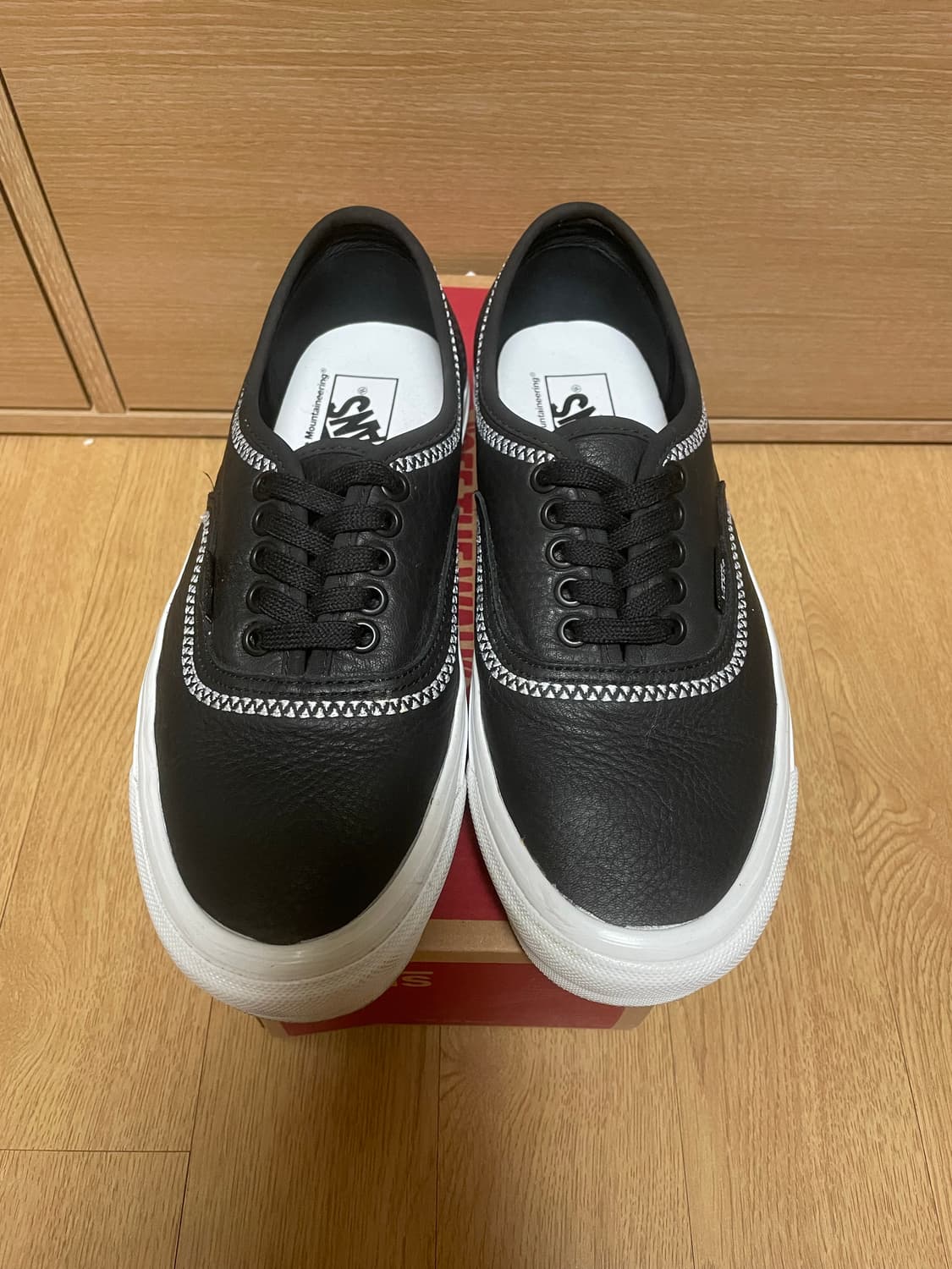 반스x화이트마운티니어링 어센틱 255 상품이미지1