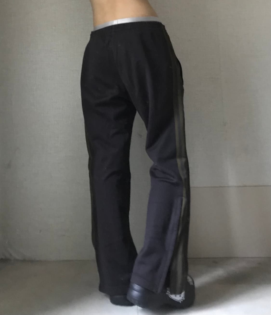 아디다스 00s 카키브라운 트레이닝 팬츠 상품이미지3