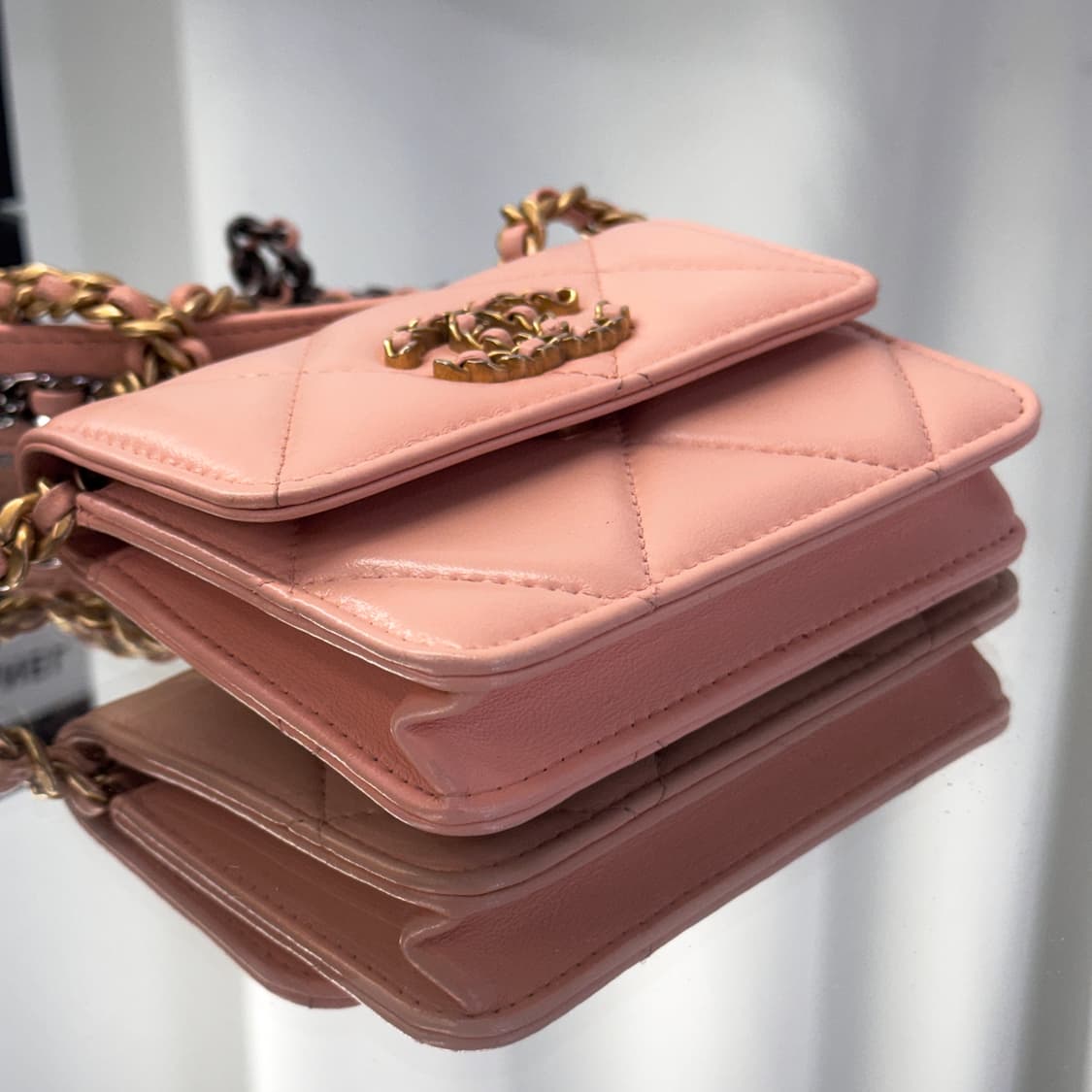 샤넬 19 체인 지갑 램스킨 플랩백 베이비 핑크 상품이미지7