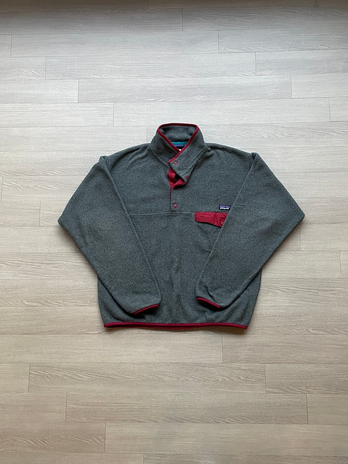 파타고니아 신칠라 니켈 그레이 레드 플리스 patagonia 상품이미지1