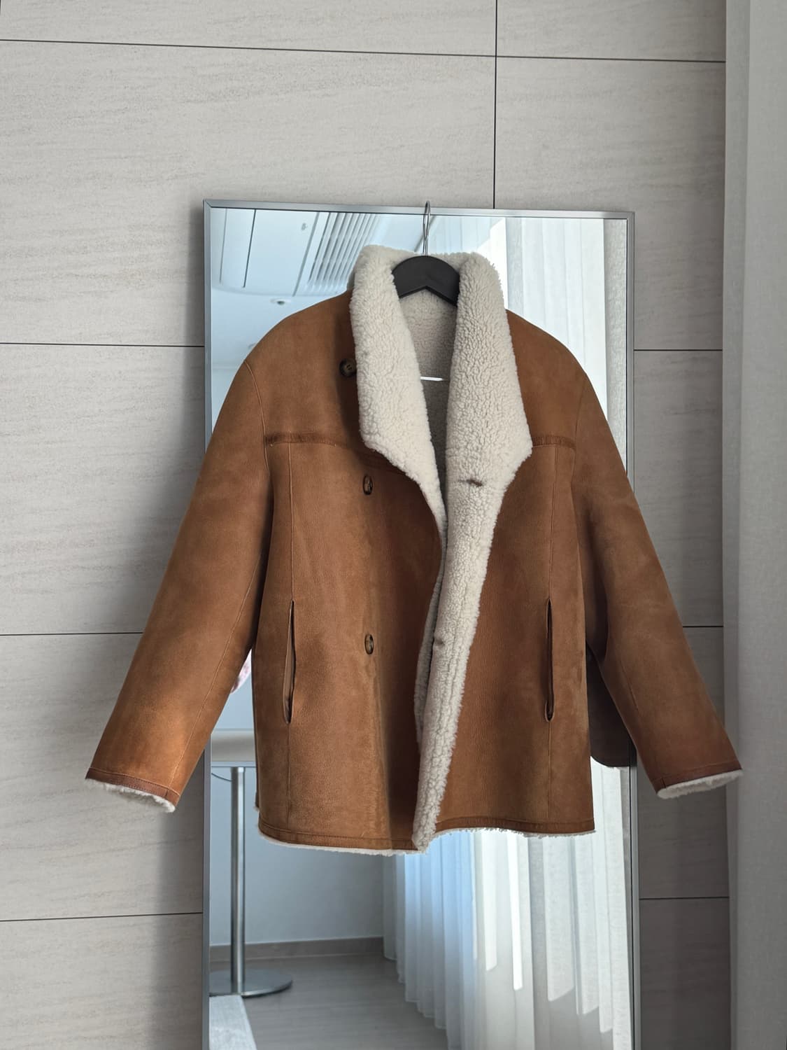 🖤 마쥬(Maje) Galezoe 양가죽 리버서블 시어링 무스탕 상품이미지9