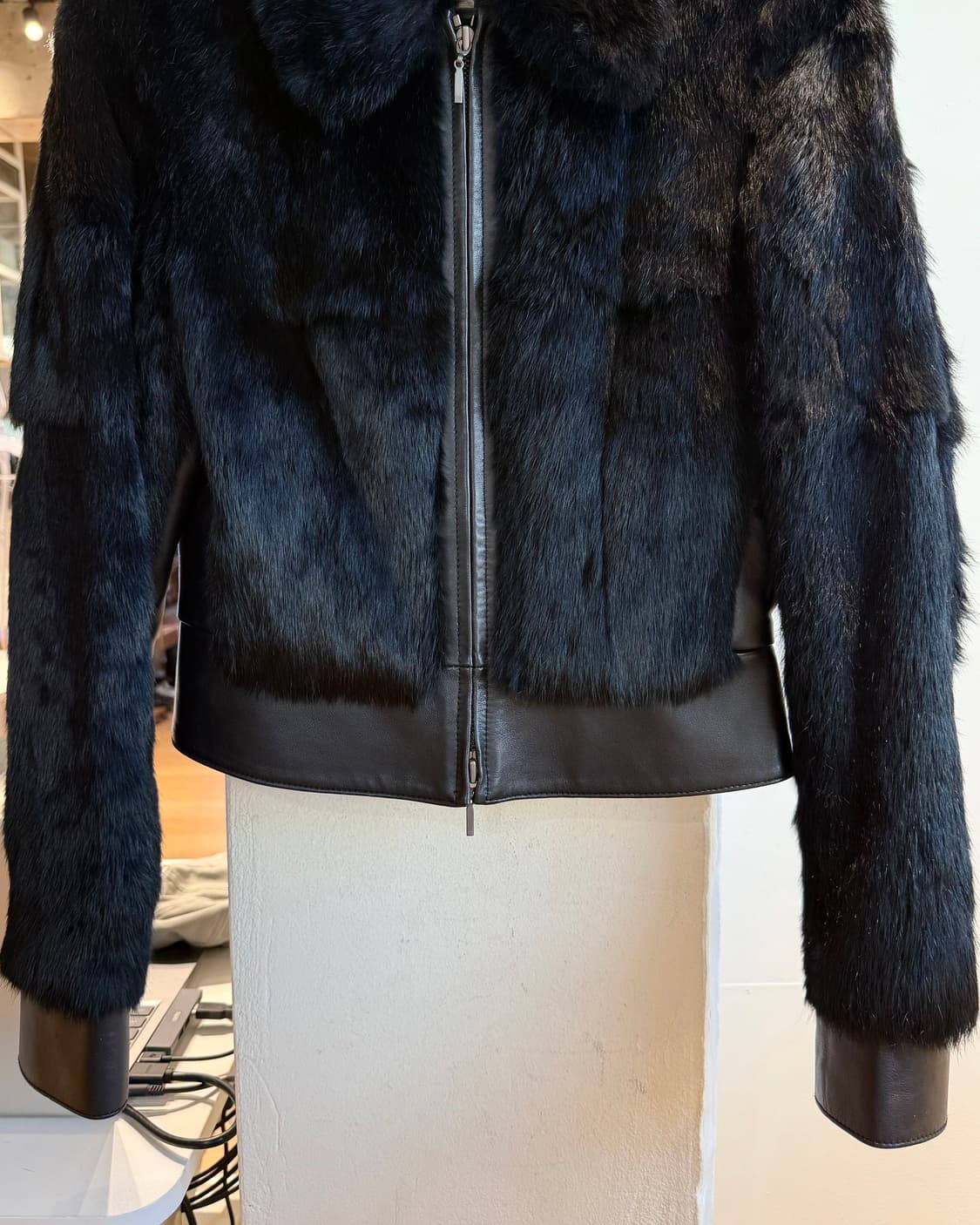 아르마니 익스체인지 블랙 레더 앤 래빗 퍼 자켓 상품이미지6