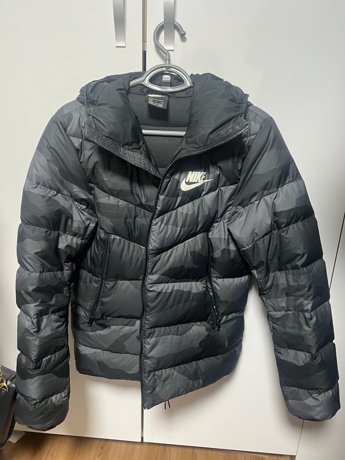 나이키 다운 필 카모플라주 퍼프 자켓 BV4763 .  상품이미지1