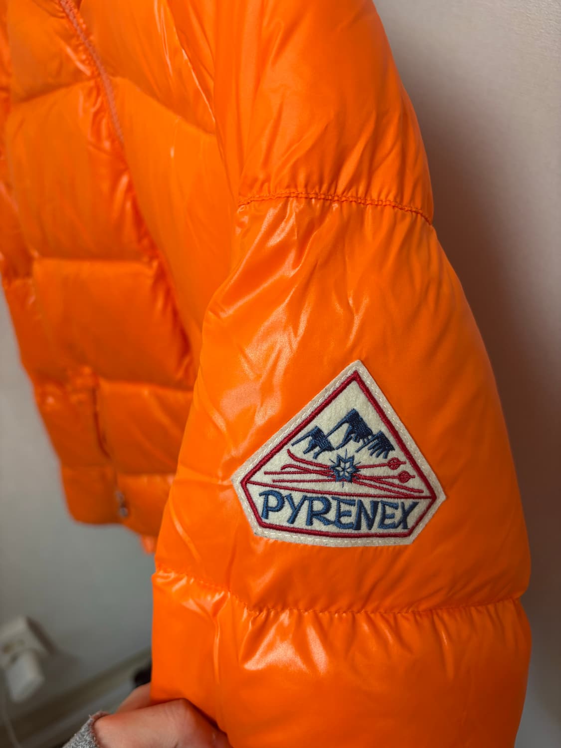 피레넥스 유광 주황색 패딩 상품이미지4