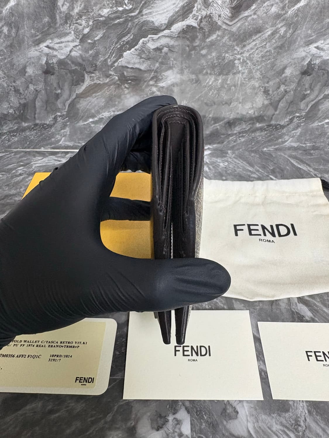 펜디 FF 스퀘어 레더 반지갑 상품이미지5