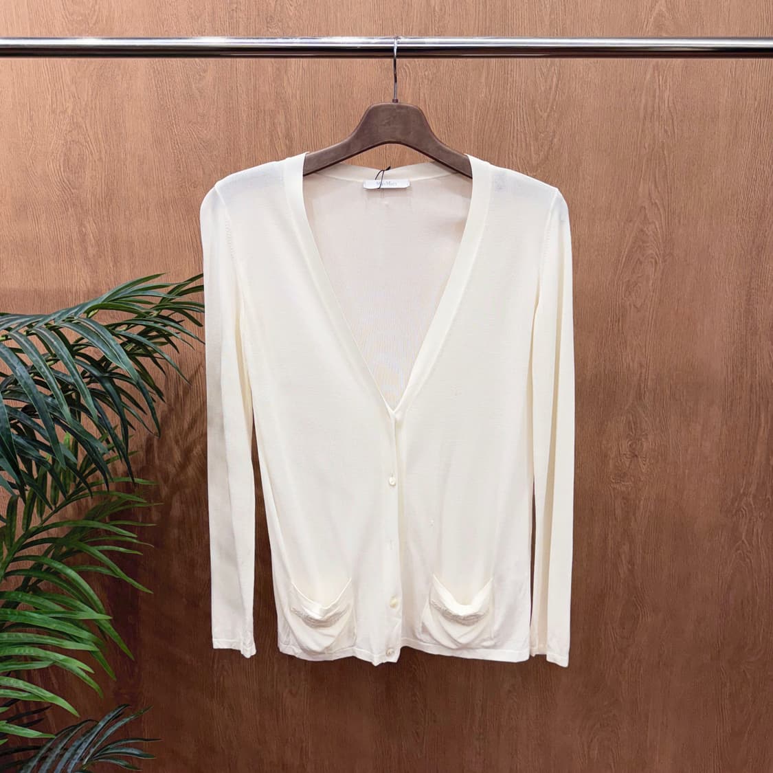 막스마라 브이넥 긴팔 니트 가디건 무지 디테일 루즈핏 아이보리 상품이미지1