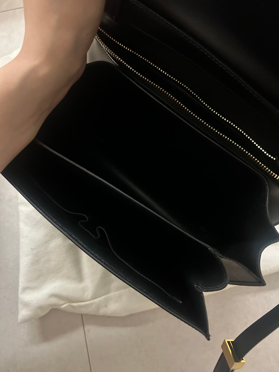 셀린느 클래식 박스 백 블랙 미디엄 금장 상품이미지7