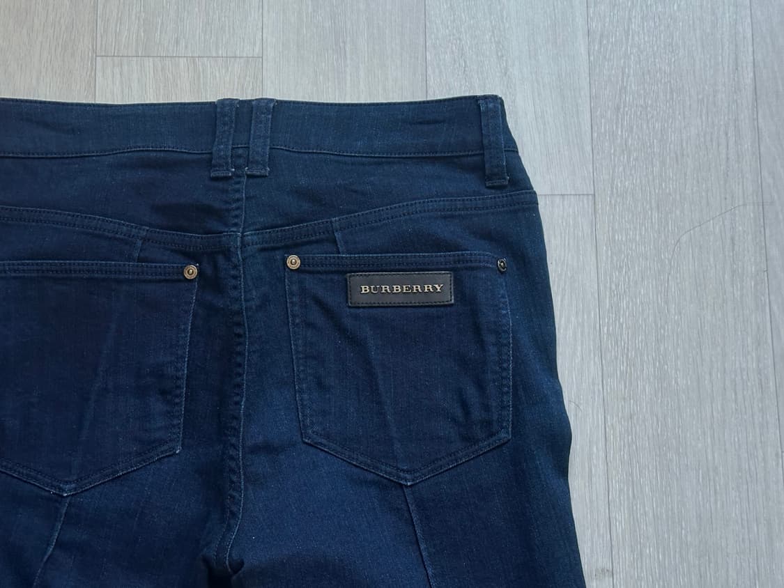 Burberry semi-bootcut denim pants 상품이미지3