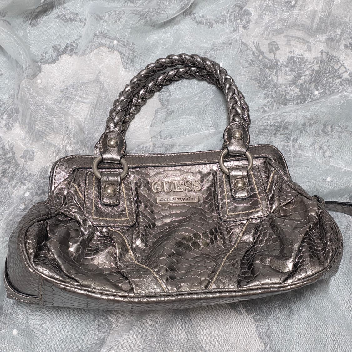 빈티지 Guess 게스 실버 메탈 레더 숄더백 y2k 오네갸루 상품이미지2