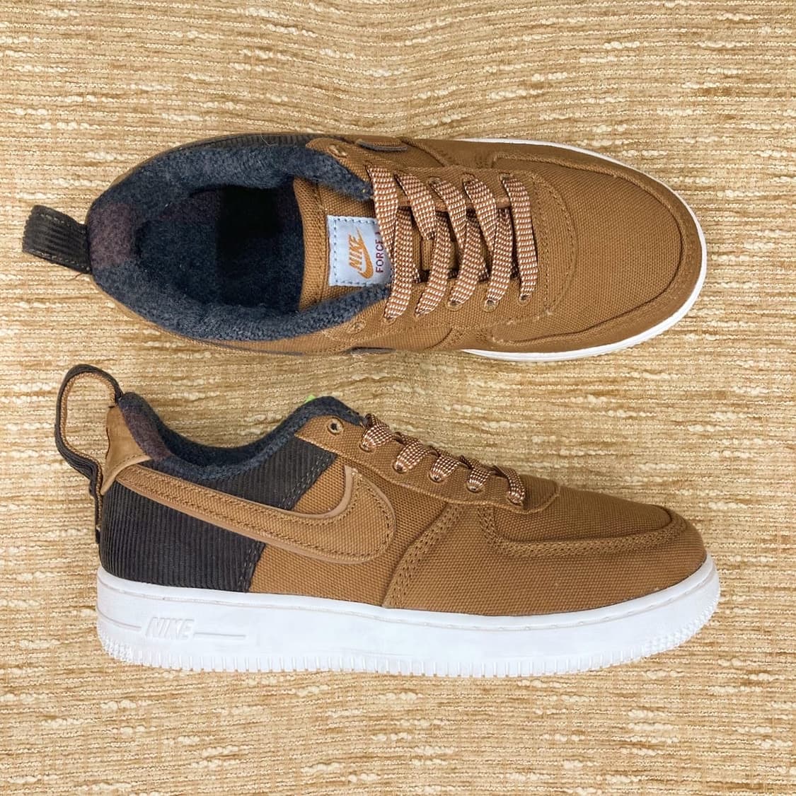 나이키 x 칼하트 에어포스1 로우 상품이미지2