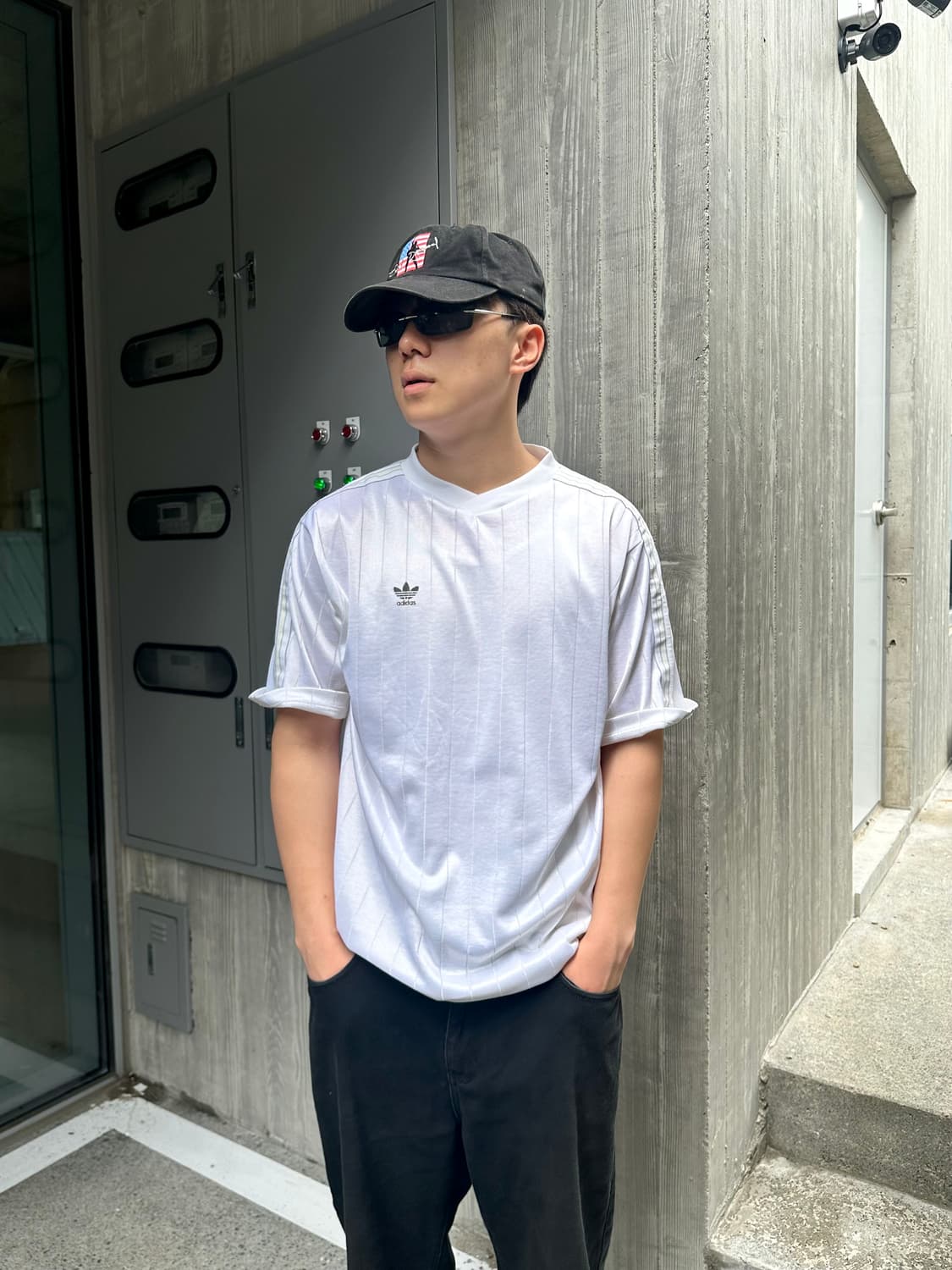 90‘s Adidas logo material line Topwear 상품이미지3