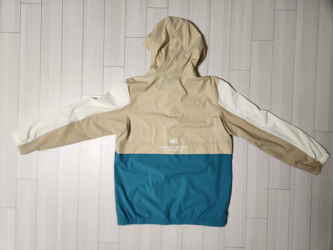 새상품)밀레 후드 바람막이 아노락 자켓 베이지/블루 사이즈L

사이즈m~ 상품이미지4