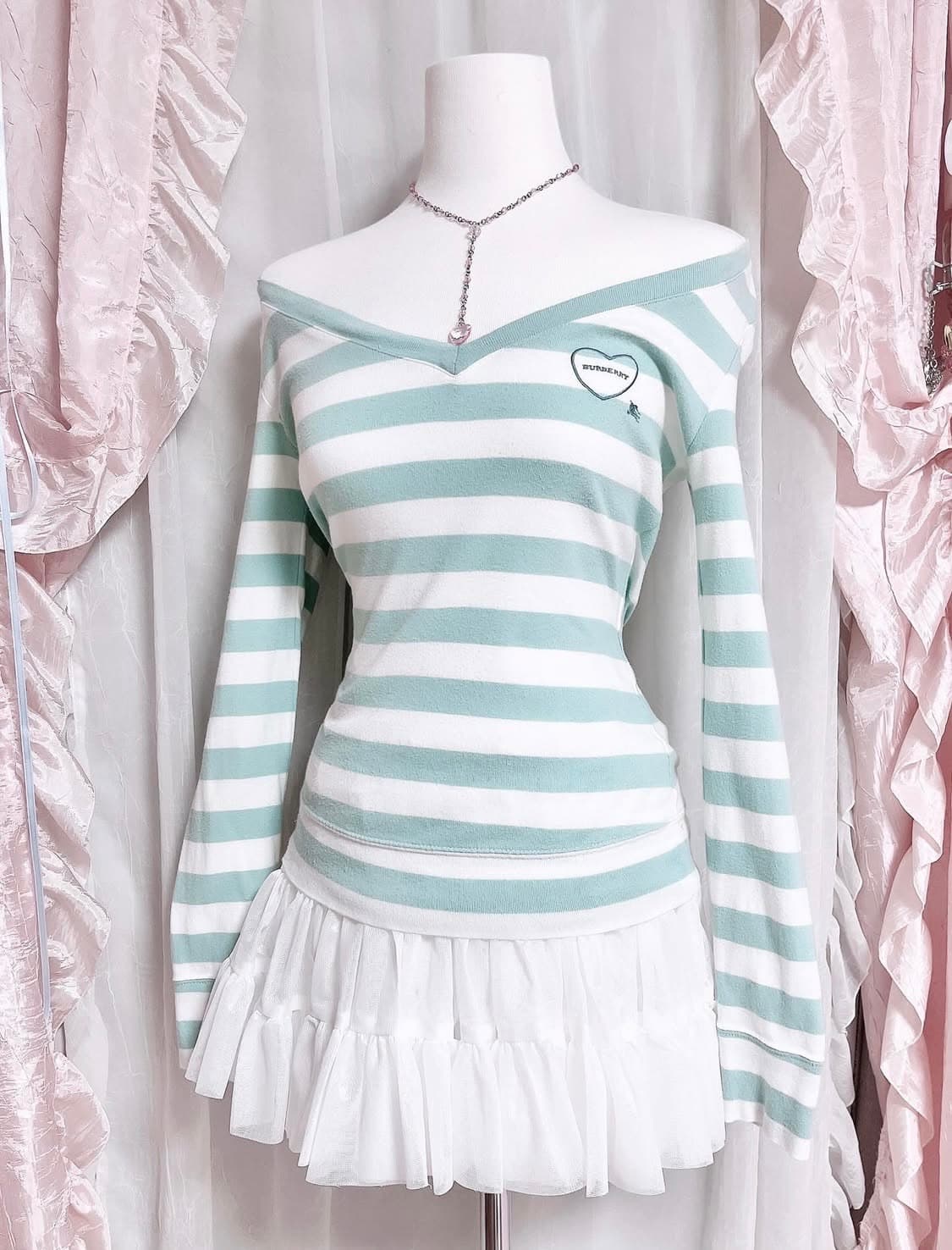 버버리 하트로고 민트 스트라이프 롱슬리브 오프숄더 히메갸루트랄라라리즈리사 상품이미지1