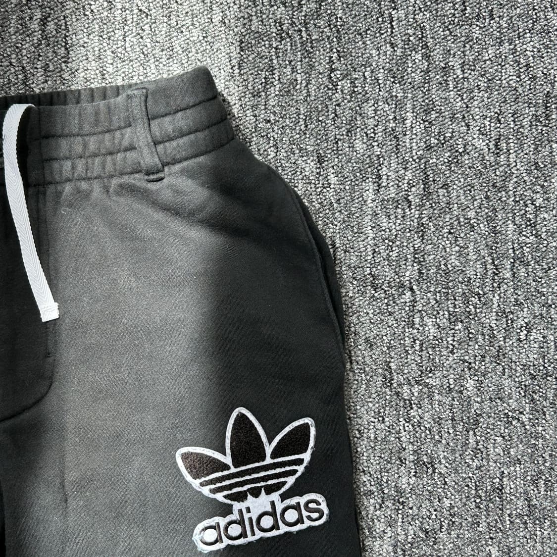 아디다스 로고 트레이닝 스웻팬츠 상품이미지3