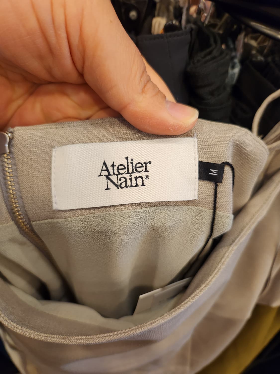 Atelier Nain 라이트 카키 오프숄더 원피스 상품이미지8