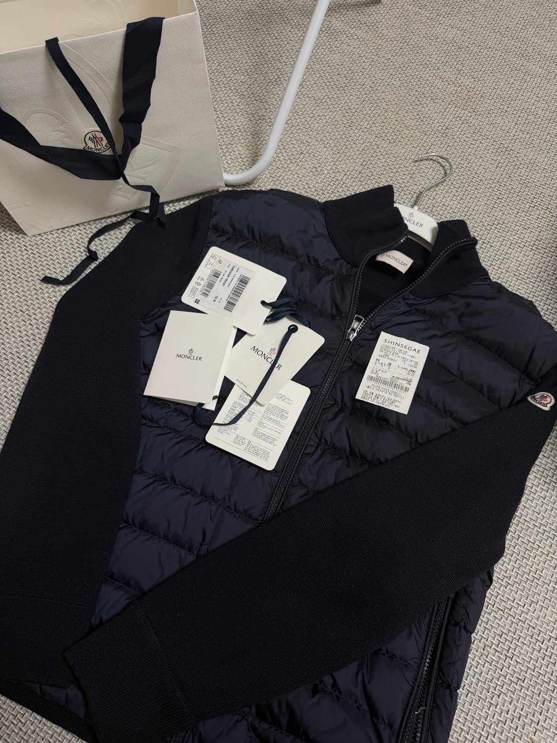 새상품급 백화점판 신형 몽클레어 니트패딩 M 상품이미지1