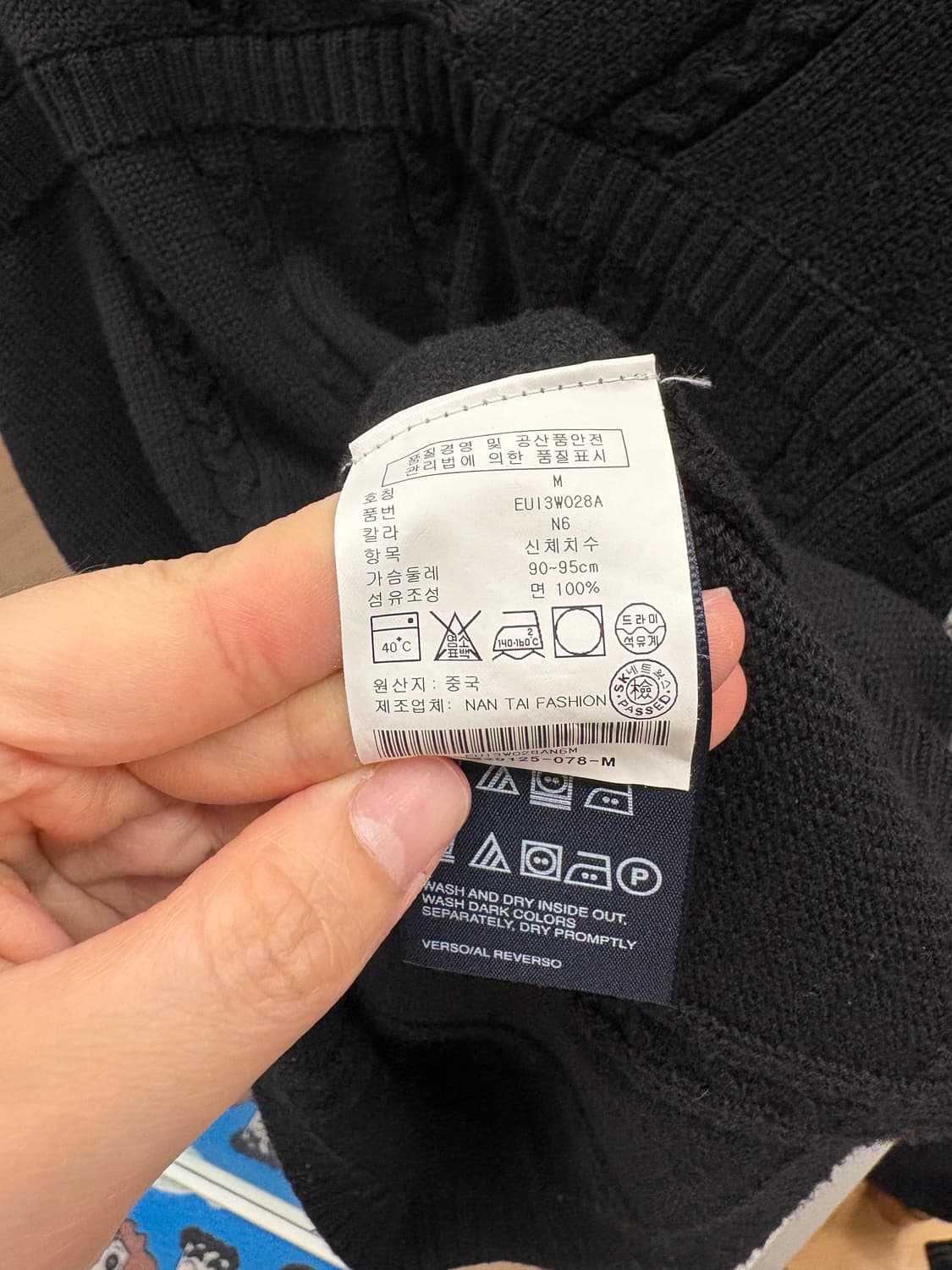 타미힐피거 데님 빈티지 브이넥 니트 블랙 상품이미지5