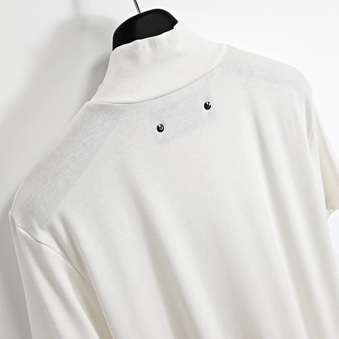 Giko 피어싱 리벳 컷 하프 슬리브 니트 (white) 상품이미지3