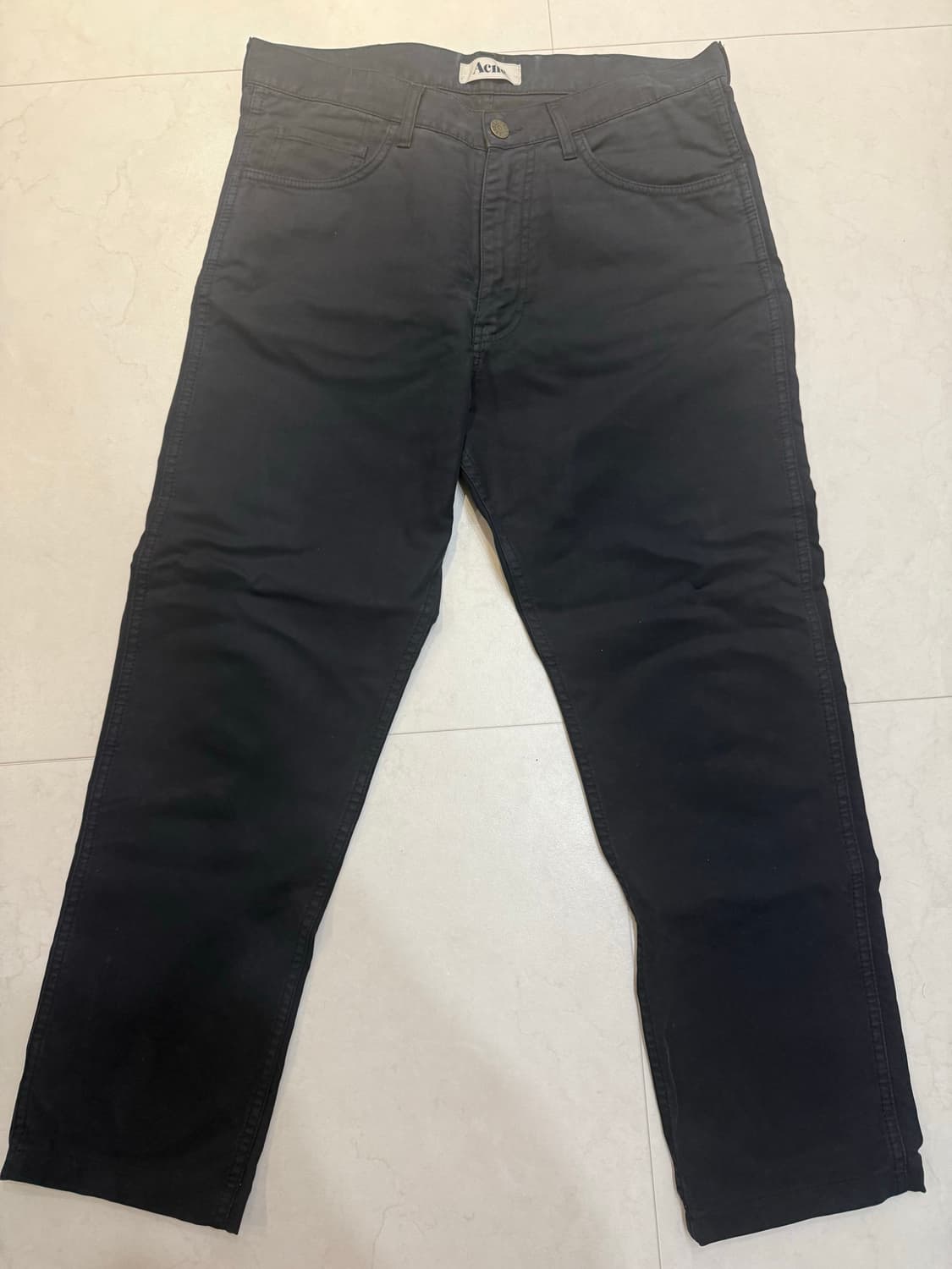 아크네 블랙 치노 팬츠 상품이미지1
