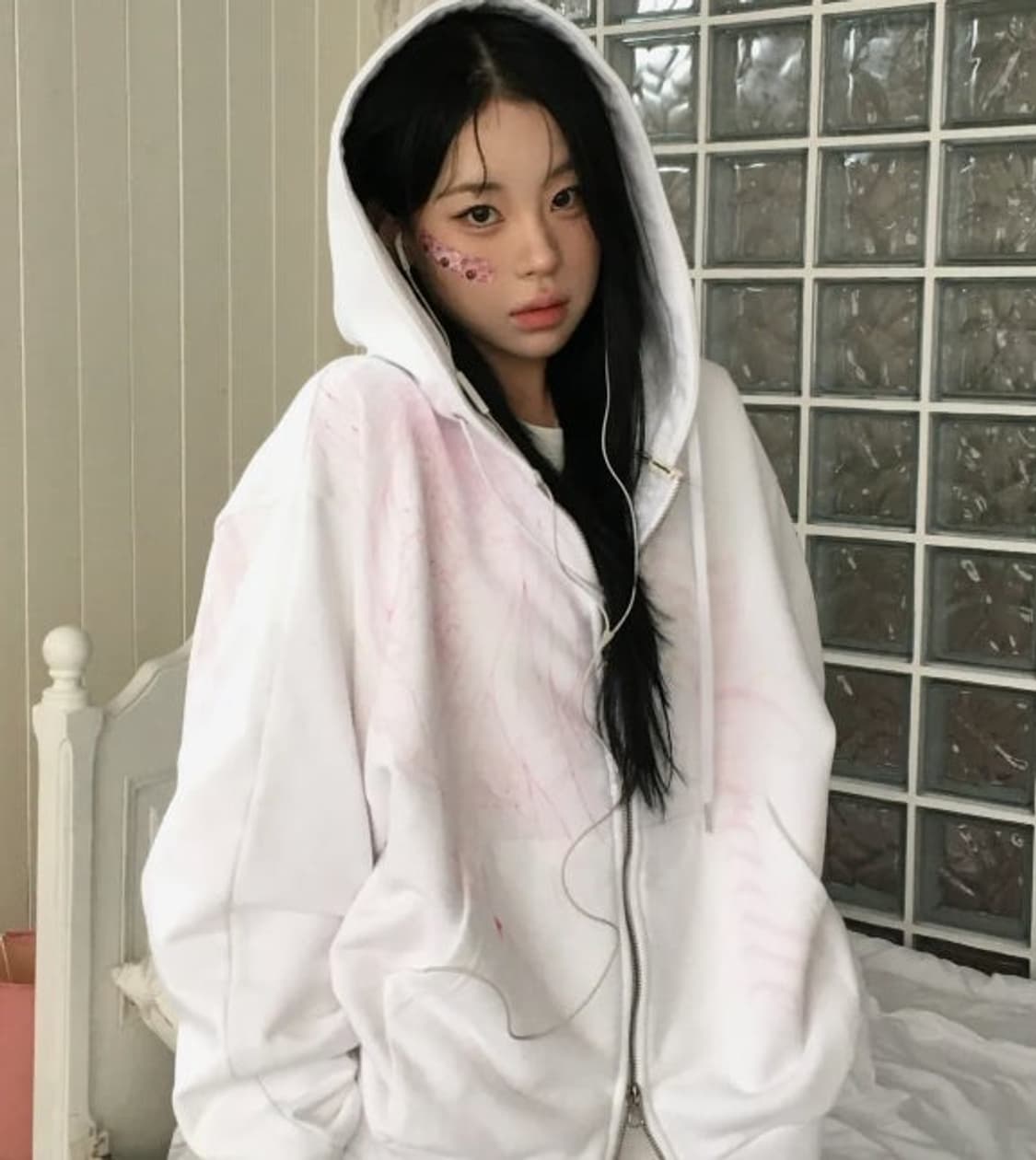 러브이즈트루 캐릭캐릭체인지 후드집업 화이트 상품이미지1