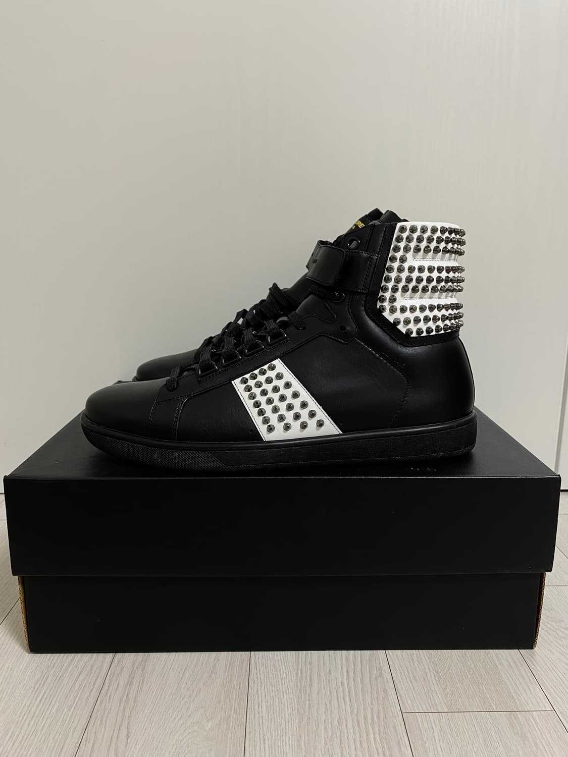 SAINT LAURENT SL/14H STUD SNEAKERS 상품이미지1
