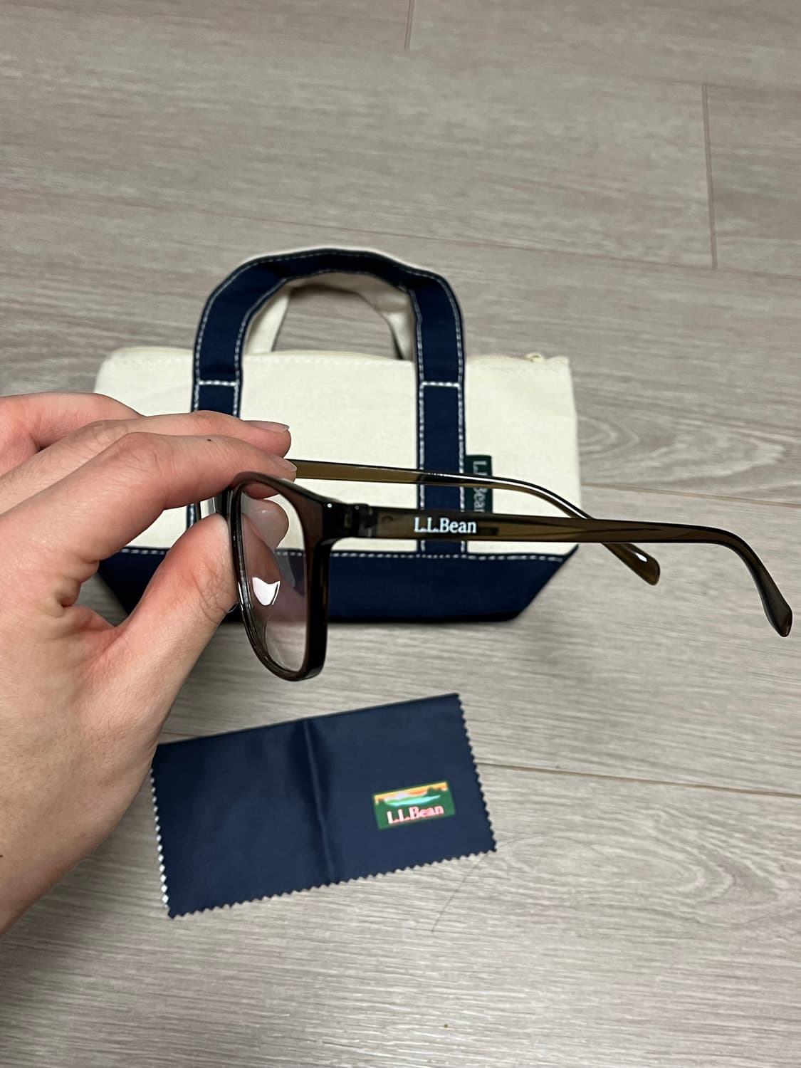 (미개봉새상품)엘엘빈 L.L.Bean 조광 선글라스, 안경닦이, 파우치 상품이미지3