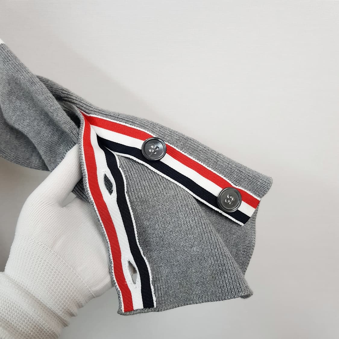 톰브라운 여성 4바 스트라이프 이그재저레이트핏 롱 가디건 FKC424A 상품이미지3