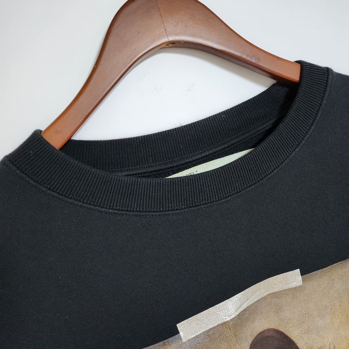 [L] 오프화이트 블랙 모나리자 맨투맨 OMBA003S18003012 상품이미지2