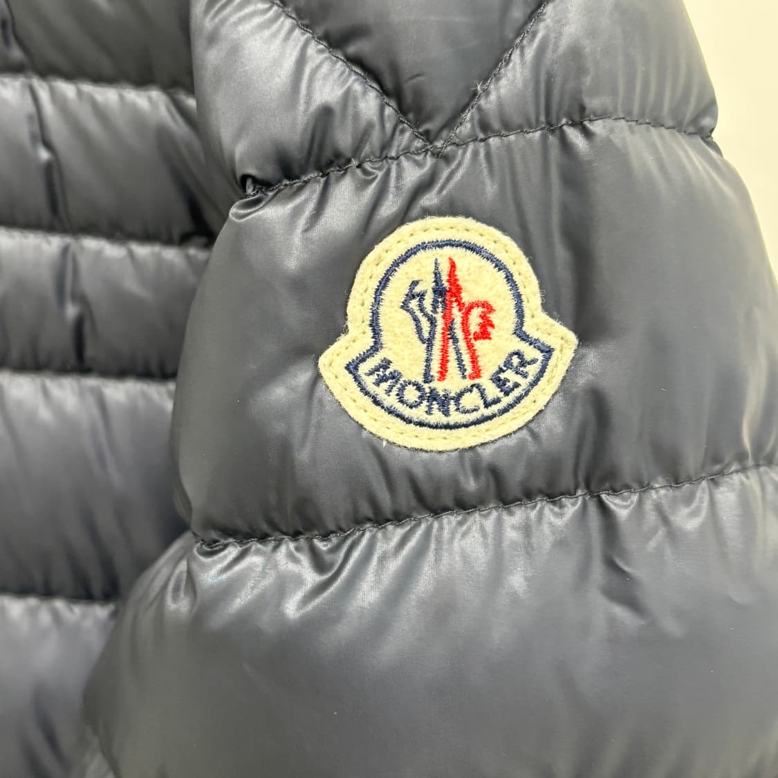 [2]몽클레어 와펜패치 경량패딩 상품이미지2