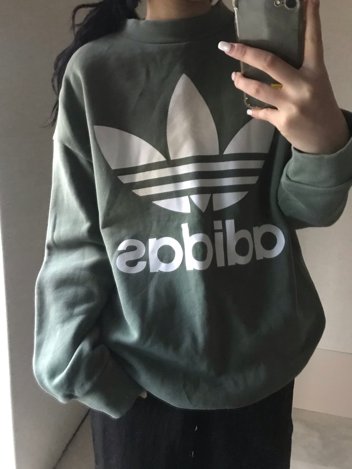 아디다스 빅로고 카키 맨투맨 상품이미지2