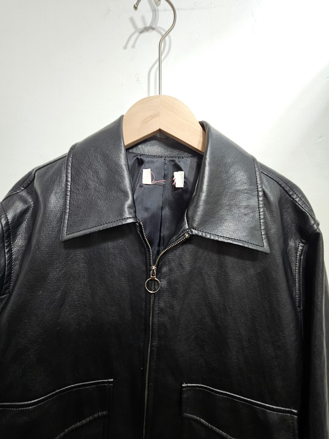 블랙 에코 가죽 세미크롭 자켓  상품이미지2