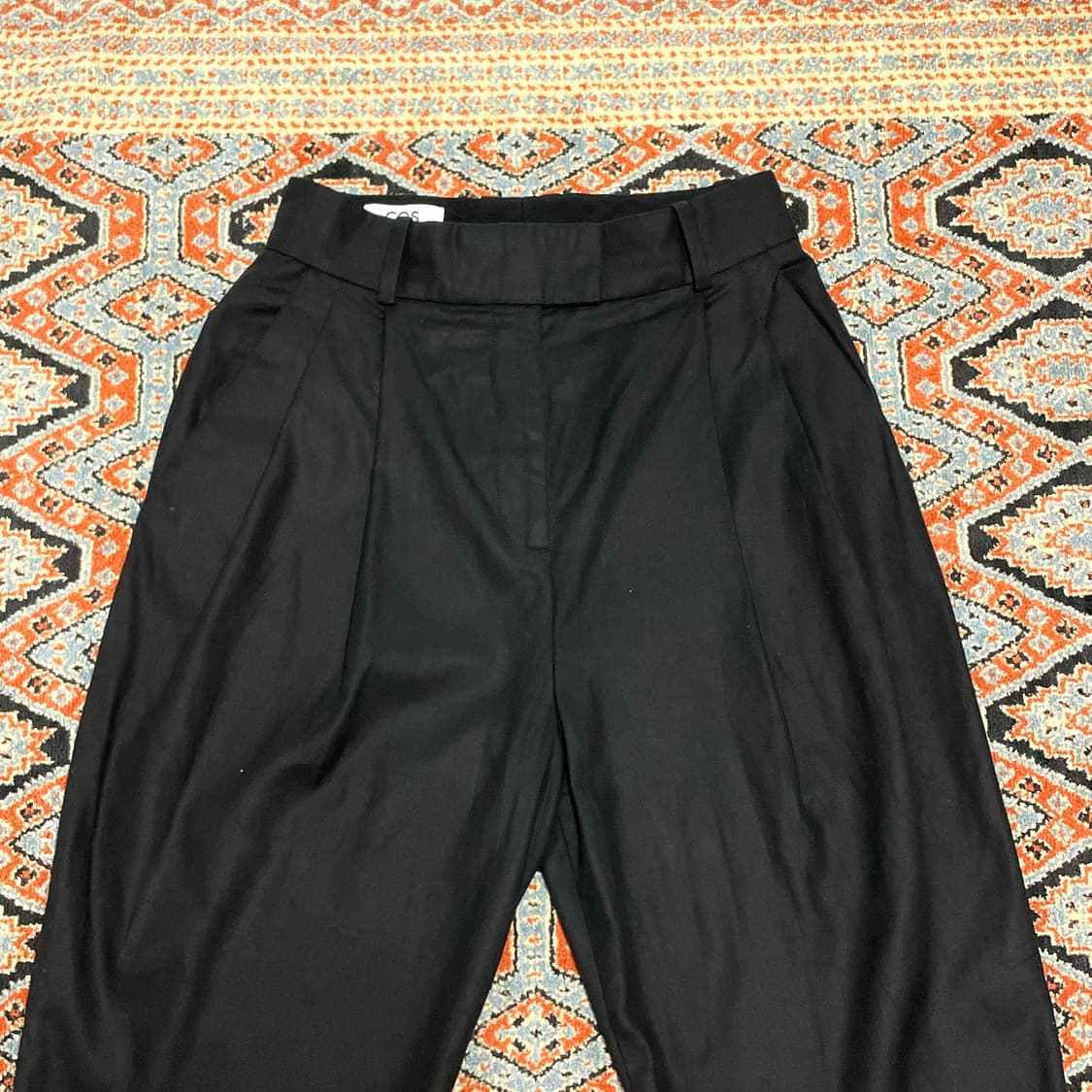 코스 블랙 하이웨스트 핀턱 롤업 팬츠 여성34 상품이미지2