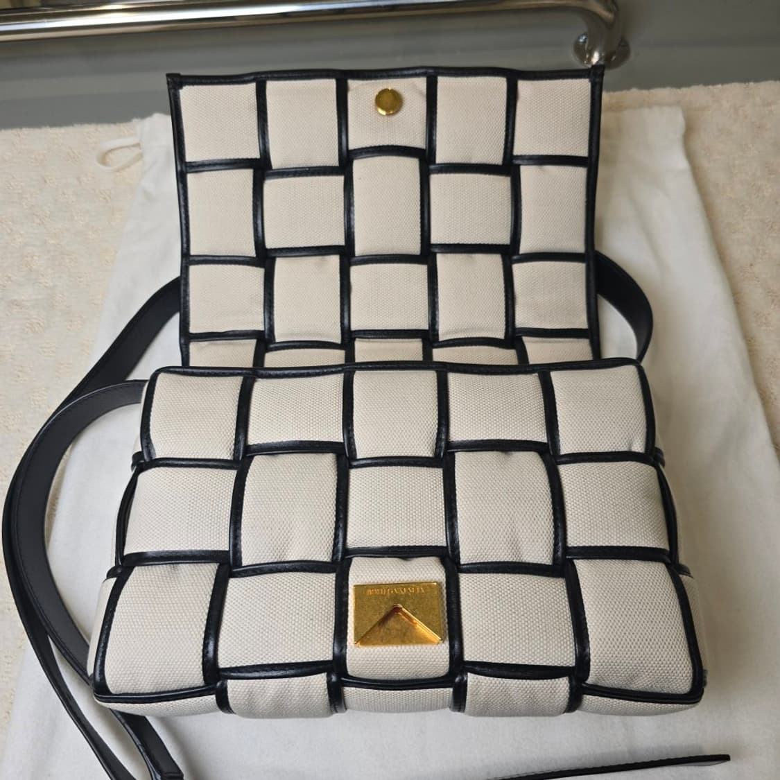 [중고/정품] 보테가 베네타 패디드 카세트백 상품이미지6