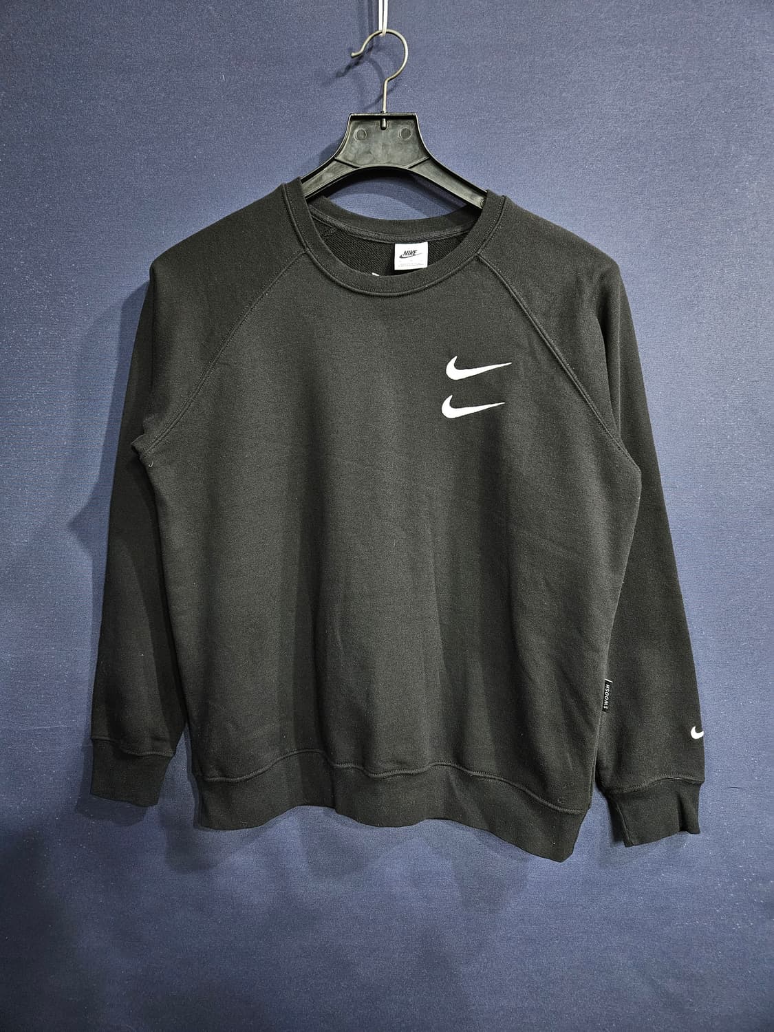 나이키 자수 블랙컬러 남성 105 맨투맨  상품이미지1