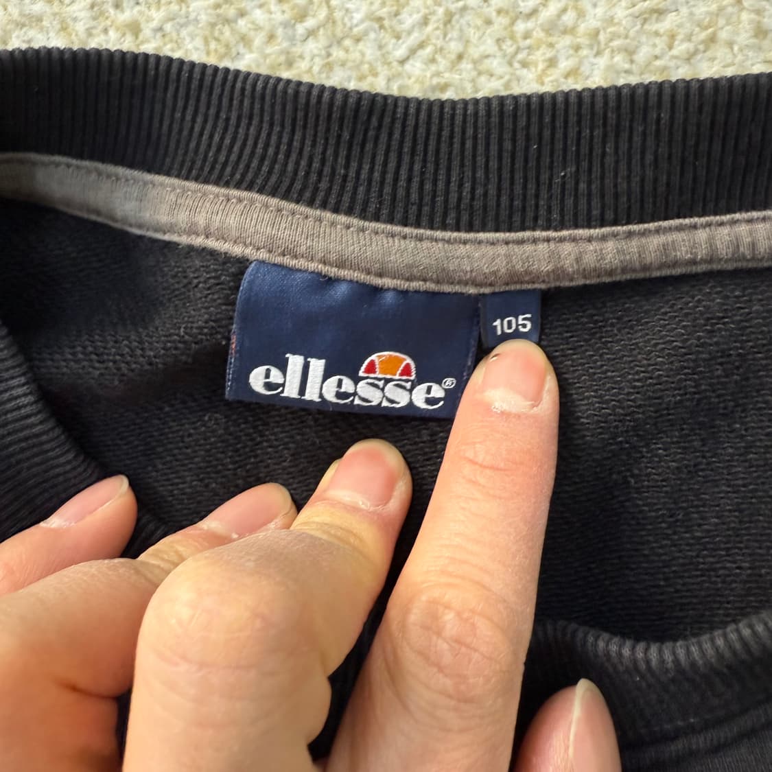 [105] 엘레쎄 블랙 맨투맨 1231T1 상품이미지3