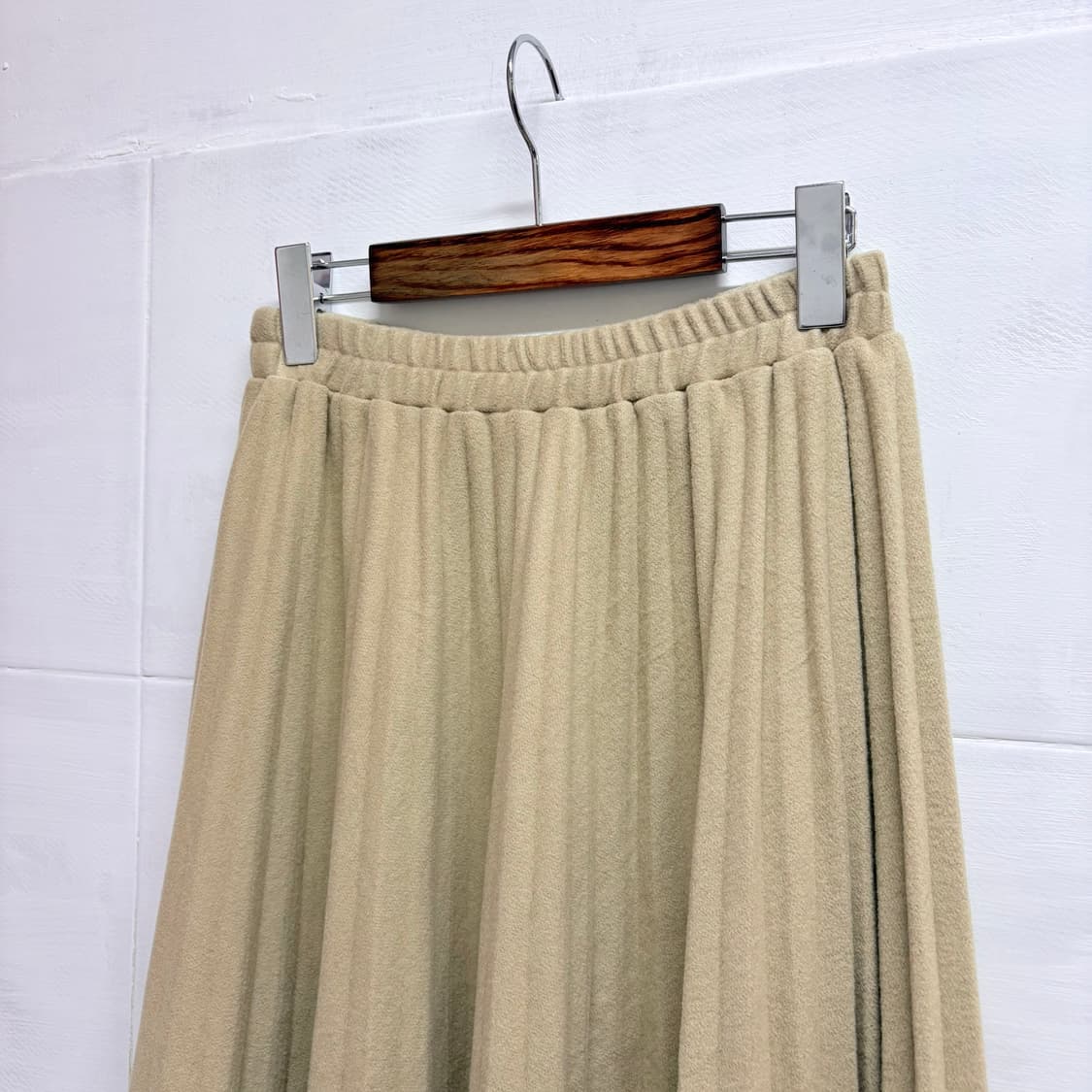 베이지 기모 주름 플리츠 언발 롱 스커트  상품이미지2