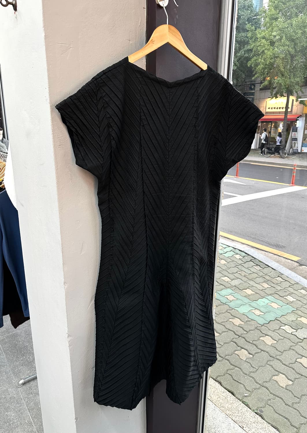 2/ 이세이미야케 20SS 볼룸 원피스(블랙) 상품이미지6