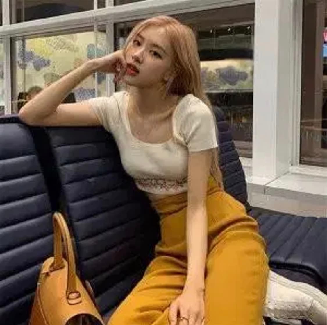 에밀리아 윅스테드 로제착용 팬츠 상품이미지2