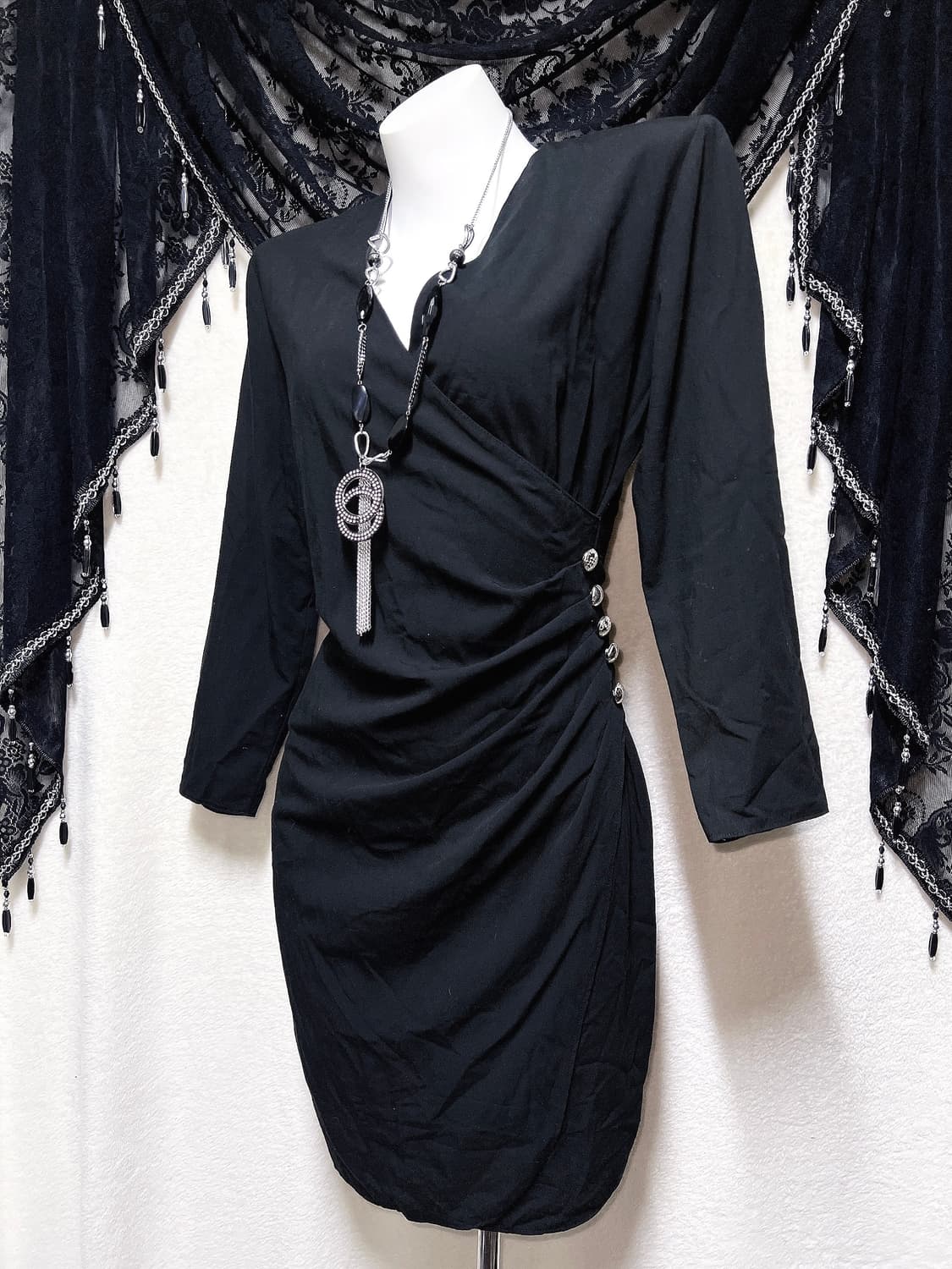 로맨틱고딕 고스펑크 브이넥 랩 셔링 블랙원피스 은장 섹시 오네갸루 오피스 상품이미지1