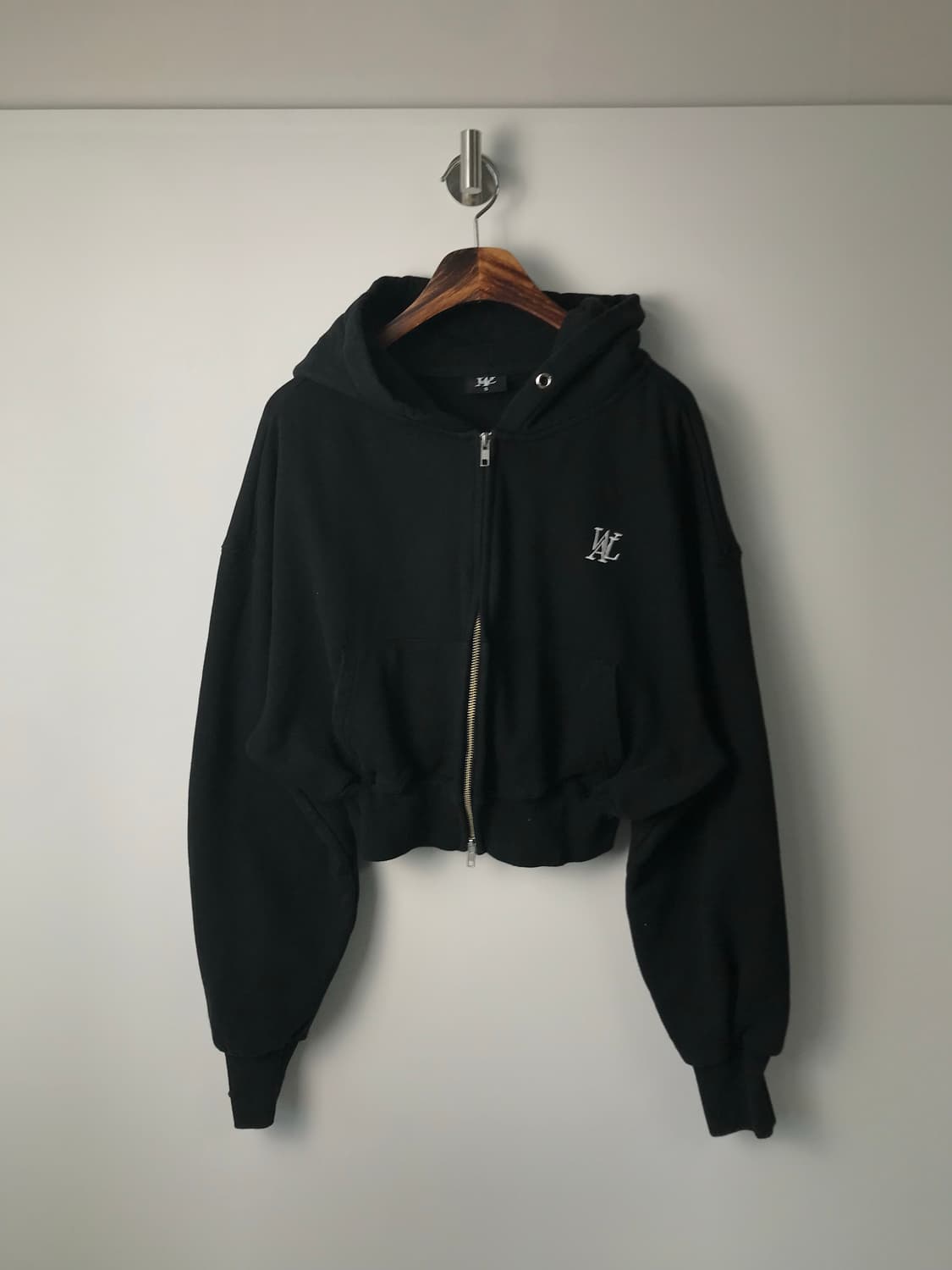 우알롱 자수로고 블랙 후드집업 상품이미지2